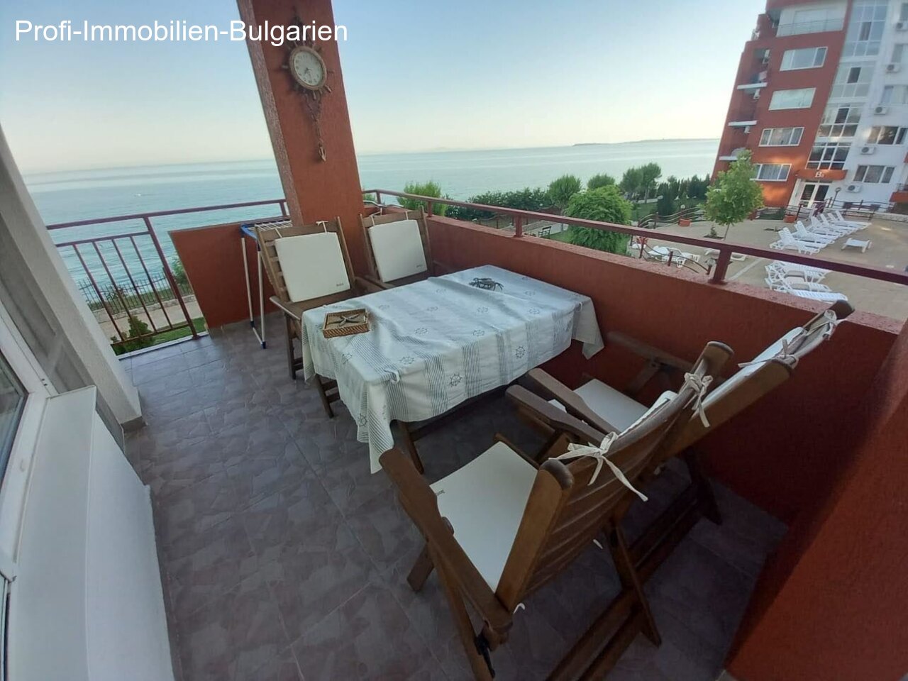 Sveti Vlas: 3-Zimmer-Wohnung mit Meerblick in 1. Reihe am Meer in Sveti Vlas 