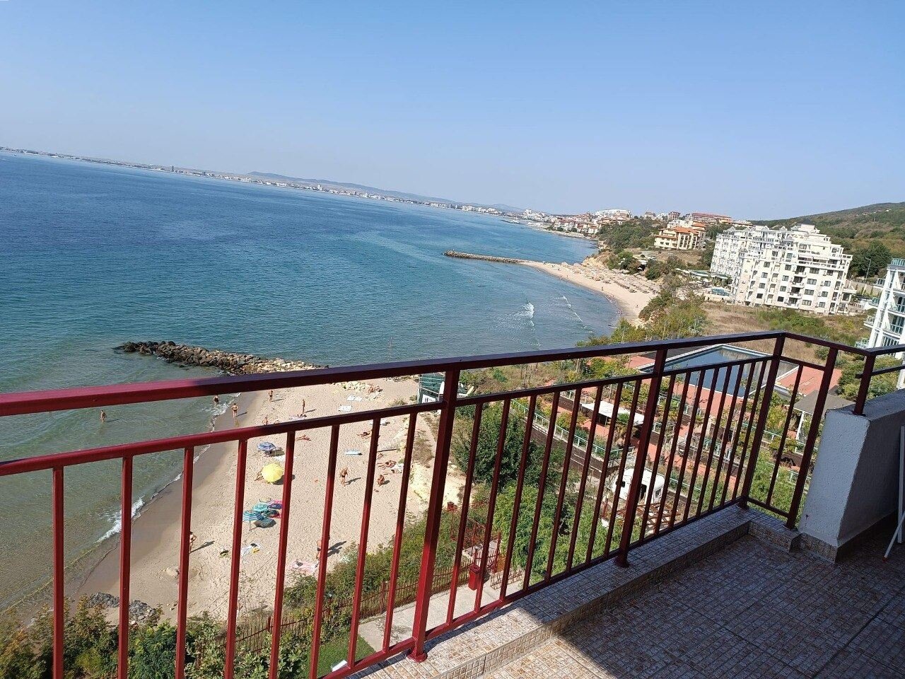 Sveti Vlas: Geräumige 2-Zimmer-Wohnung mit direktem Meerblick in Sveti Vlas 