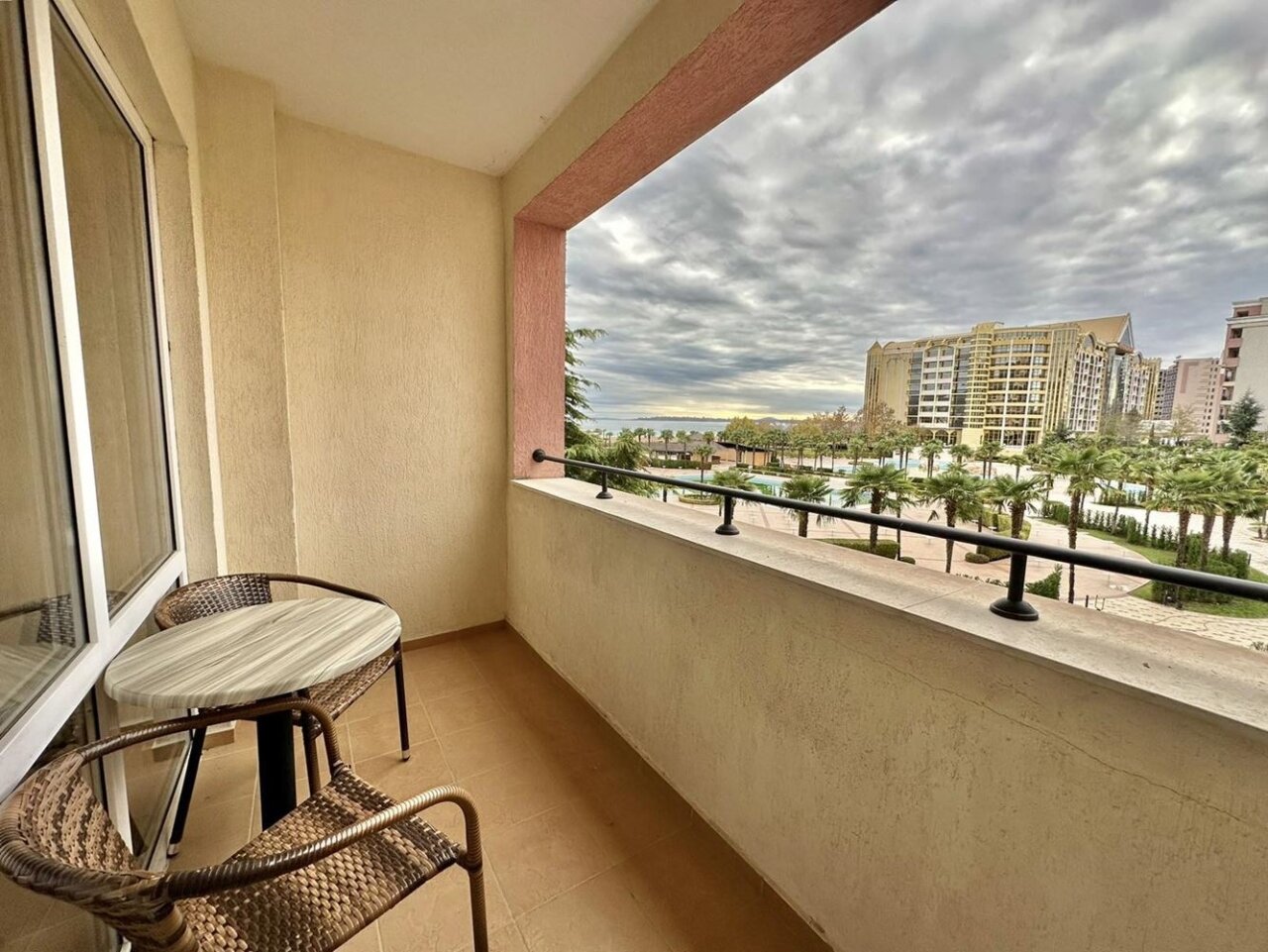 Sonnenstrand (Sunny beach): Schöne 2-Zimmer-Wohnung mit Meerblick in 1.Reihe am Meer 