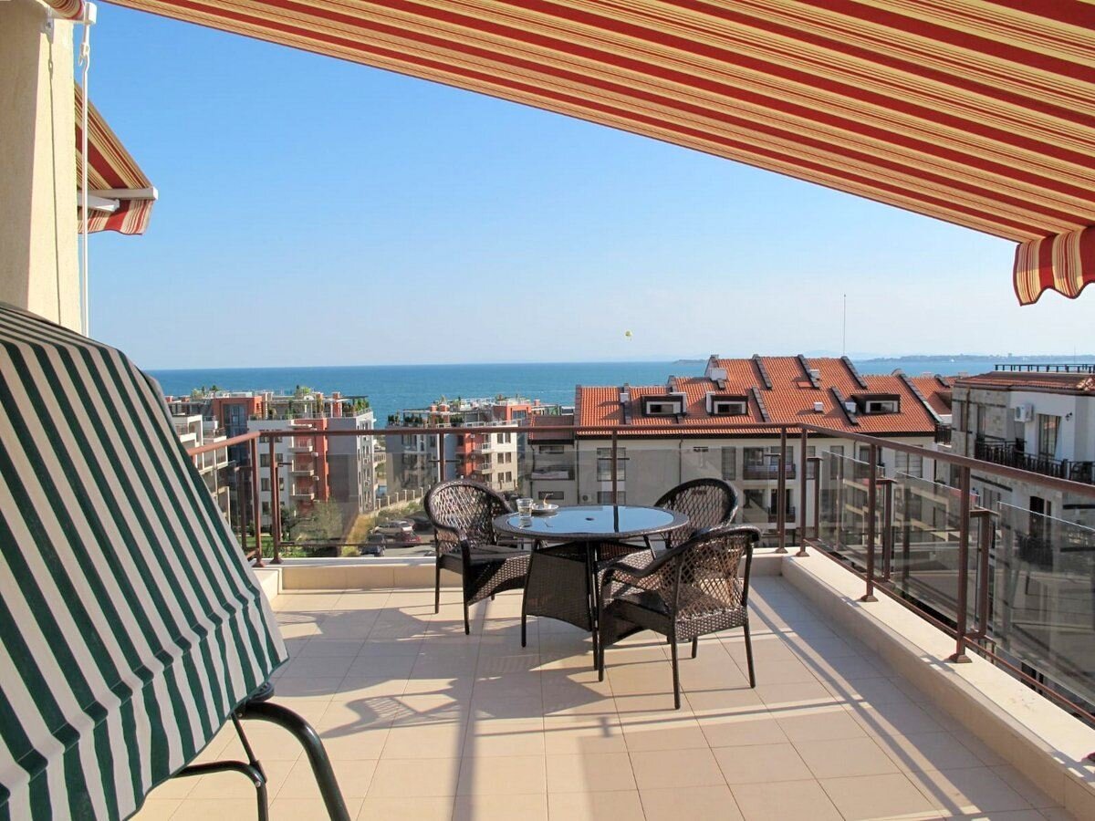 Sveti Vlas: 2-Zimmer-Wohnung mit Meerblick und Dachterrasse in Sveti Vlas 