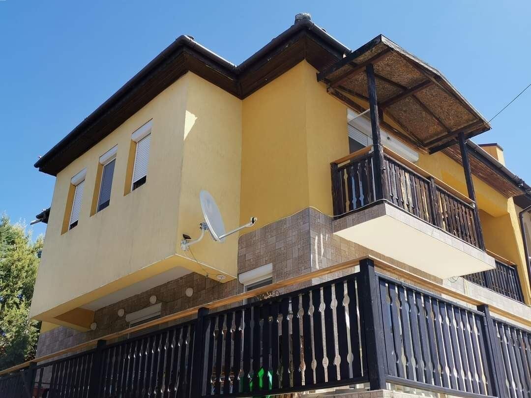 Kosharitsa: Zweistöckiges Haus auf großem Grundstück in Region Sonnenstrand 